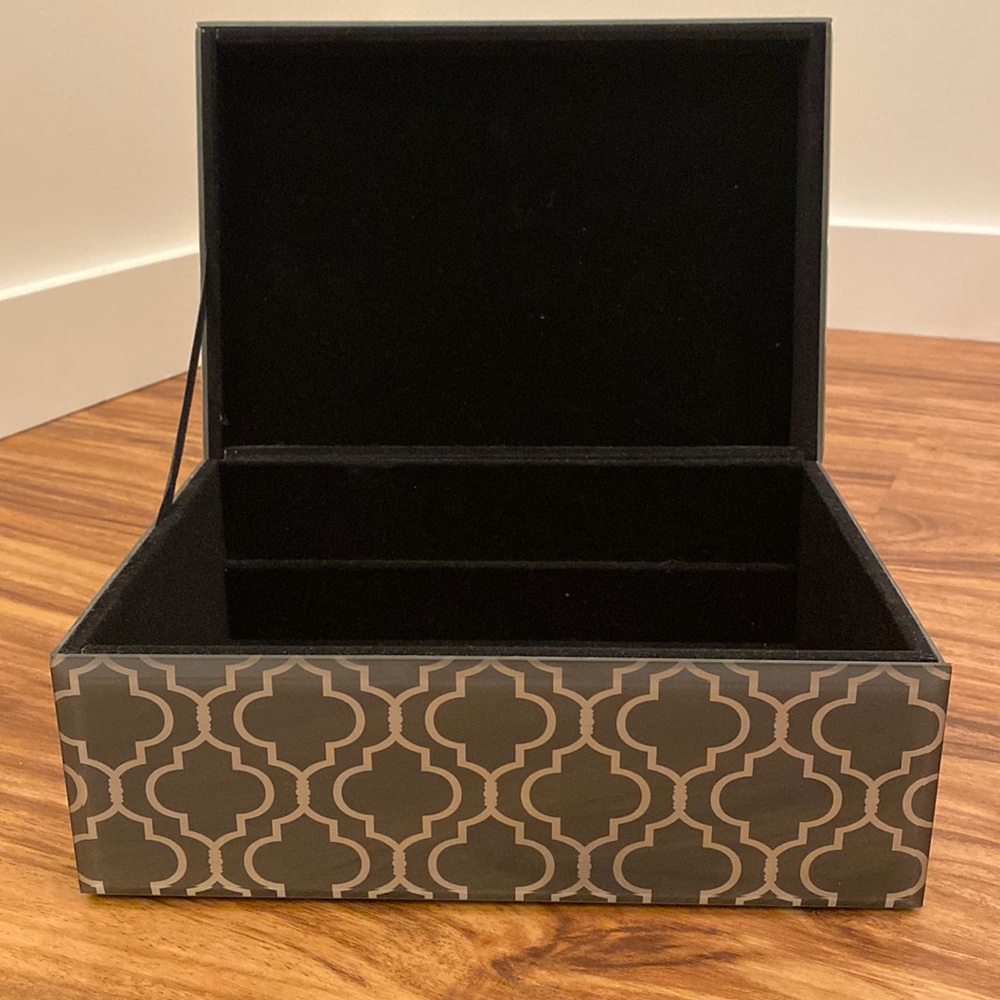 **VALUE PACK** Jewelry Box w/ 5 pieces of handpicked jewelry!